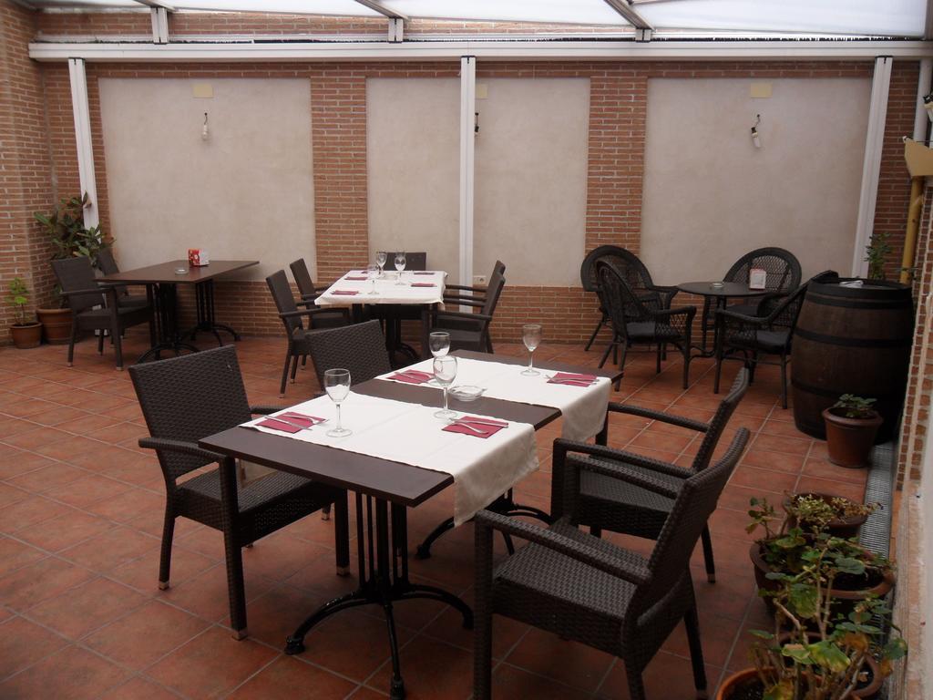 Hostal El Descanso Madrid Exterior photo