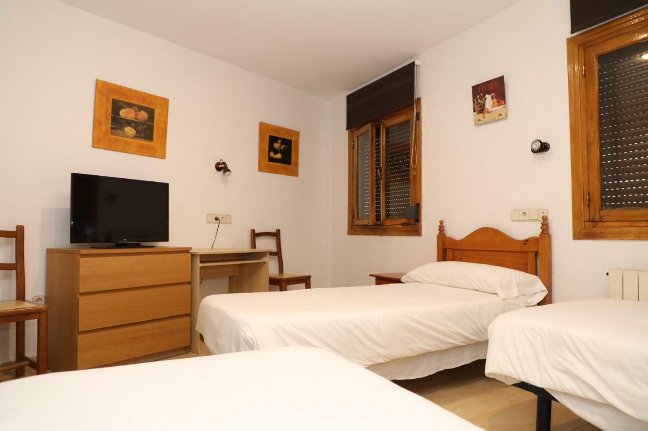 Hostal El Descanso Madrid Exterior photo